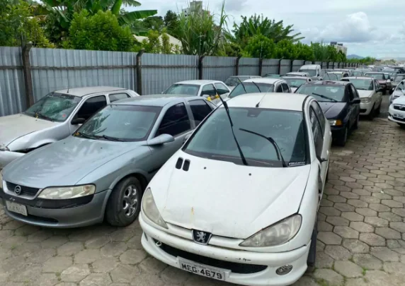 Leia mais sobre o artigo Detran leiloa carros apreendidos em 24 cidades de SC